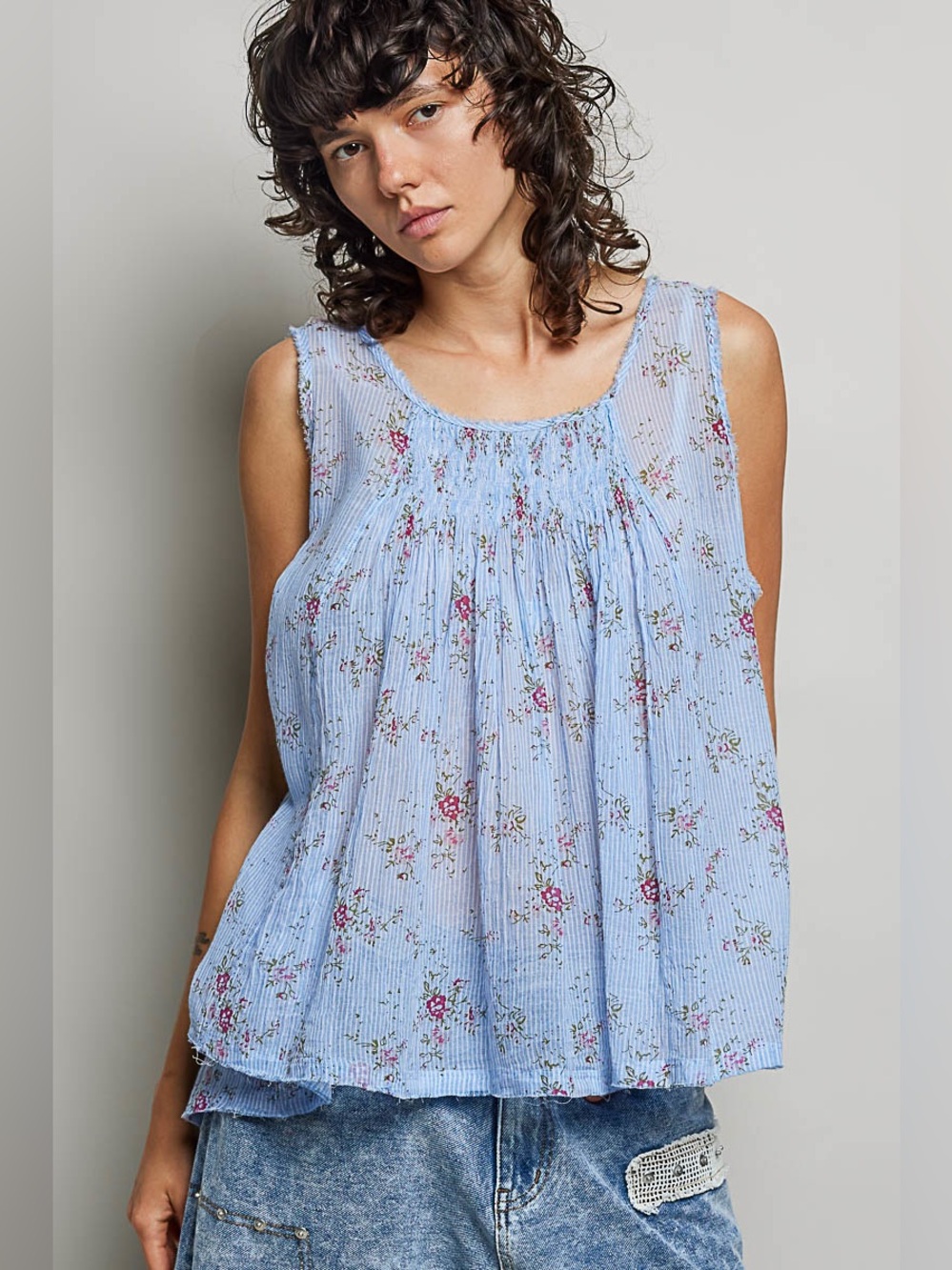 POL Round Neck Sleeveless Floral Pleated Cotton Top